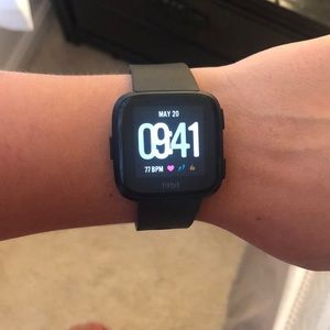 *SHIPS SAME DAY* Fitbit Versa - Black